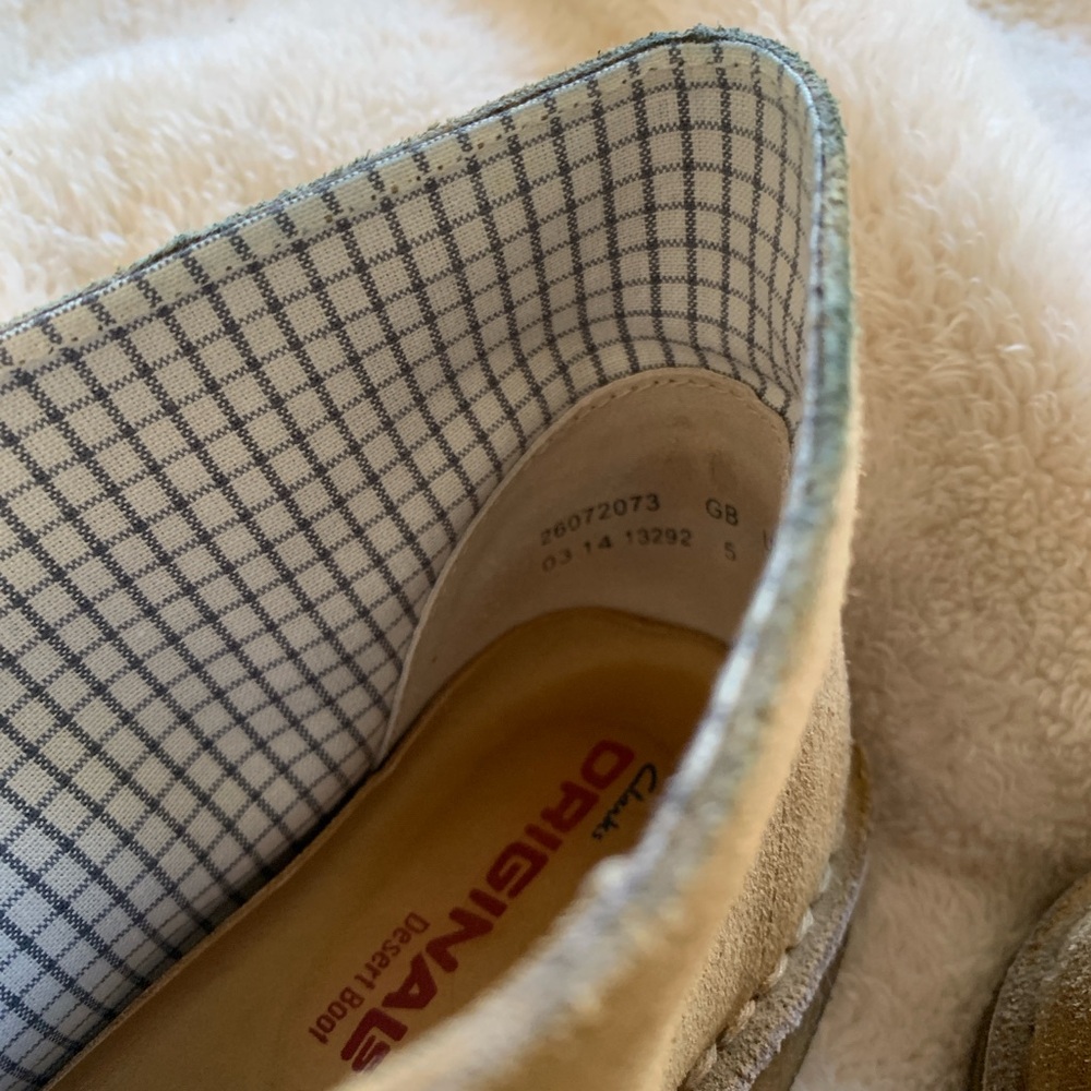 Clarks Women's Light Tan Suede Desert Boots - Picture 10 of 10